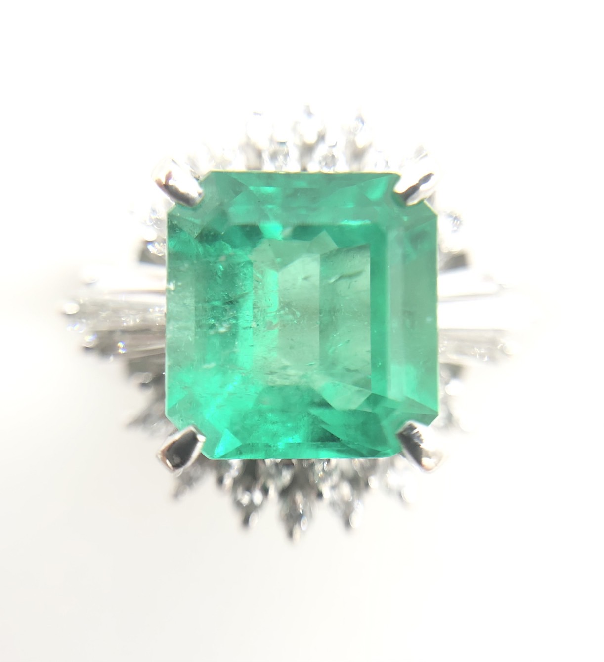 【ZA-15】エメラルドリング