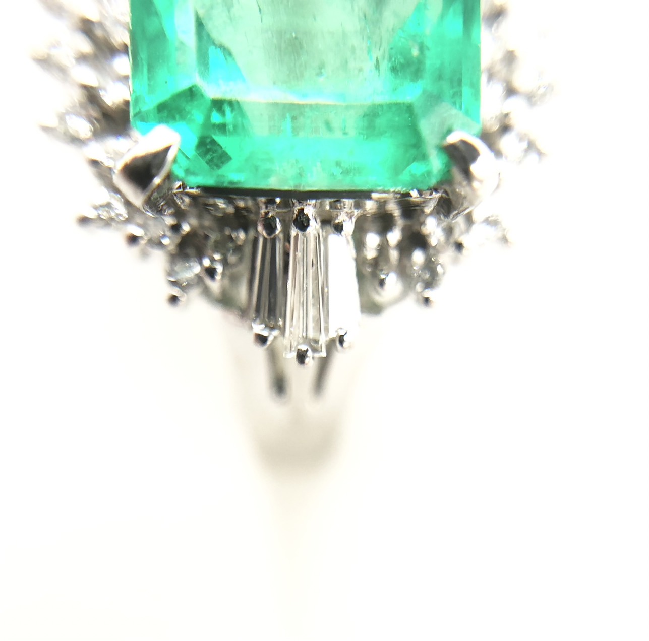 【ZA-15】エメラルドリング