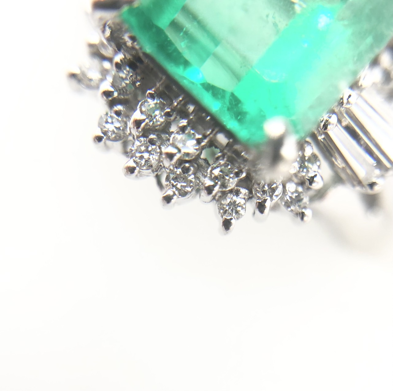 【ZA-15】エメラルドリング