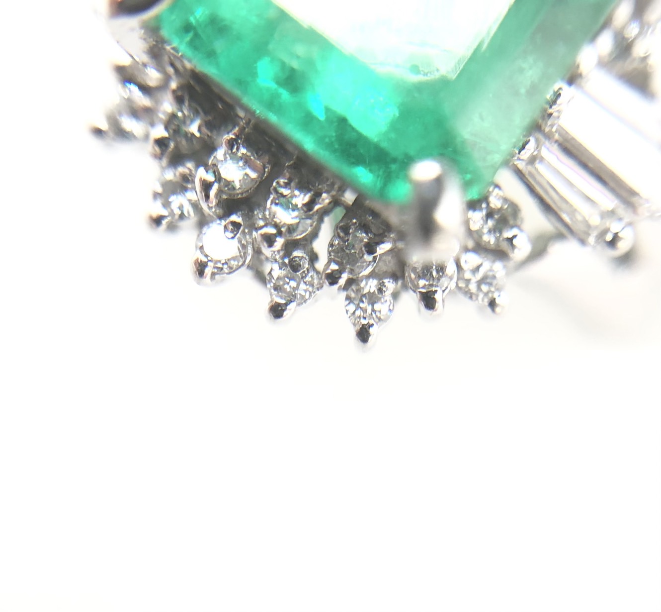 【ZA-15】エメラルドリング