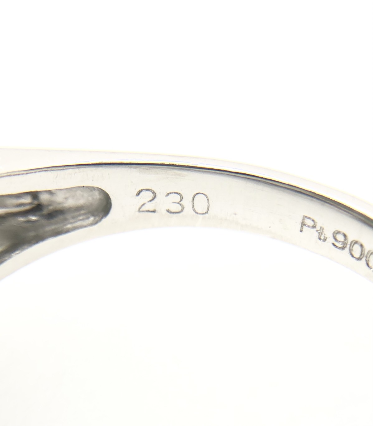 【ZA-15】エメラルドリング