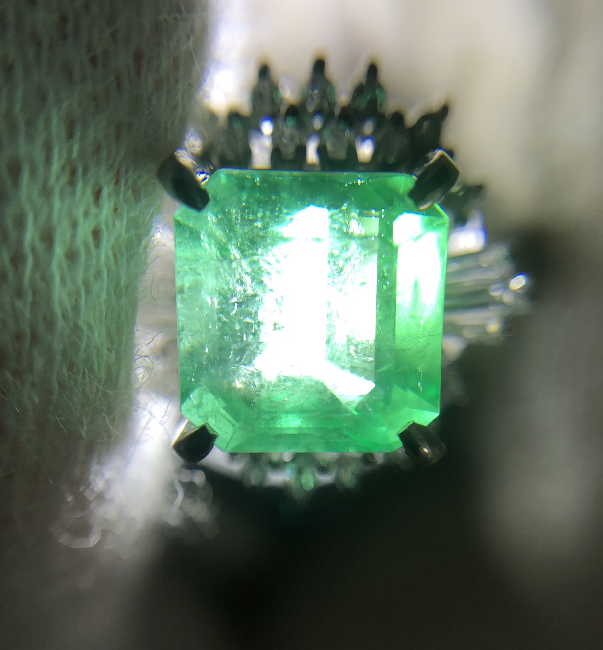 【ZA-15】エメラルドリング