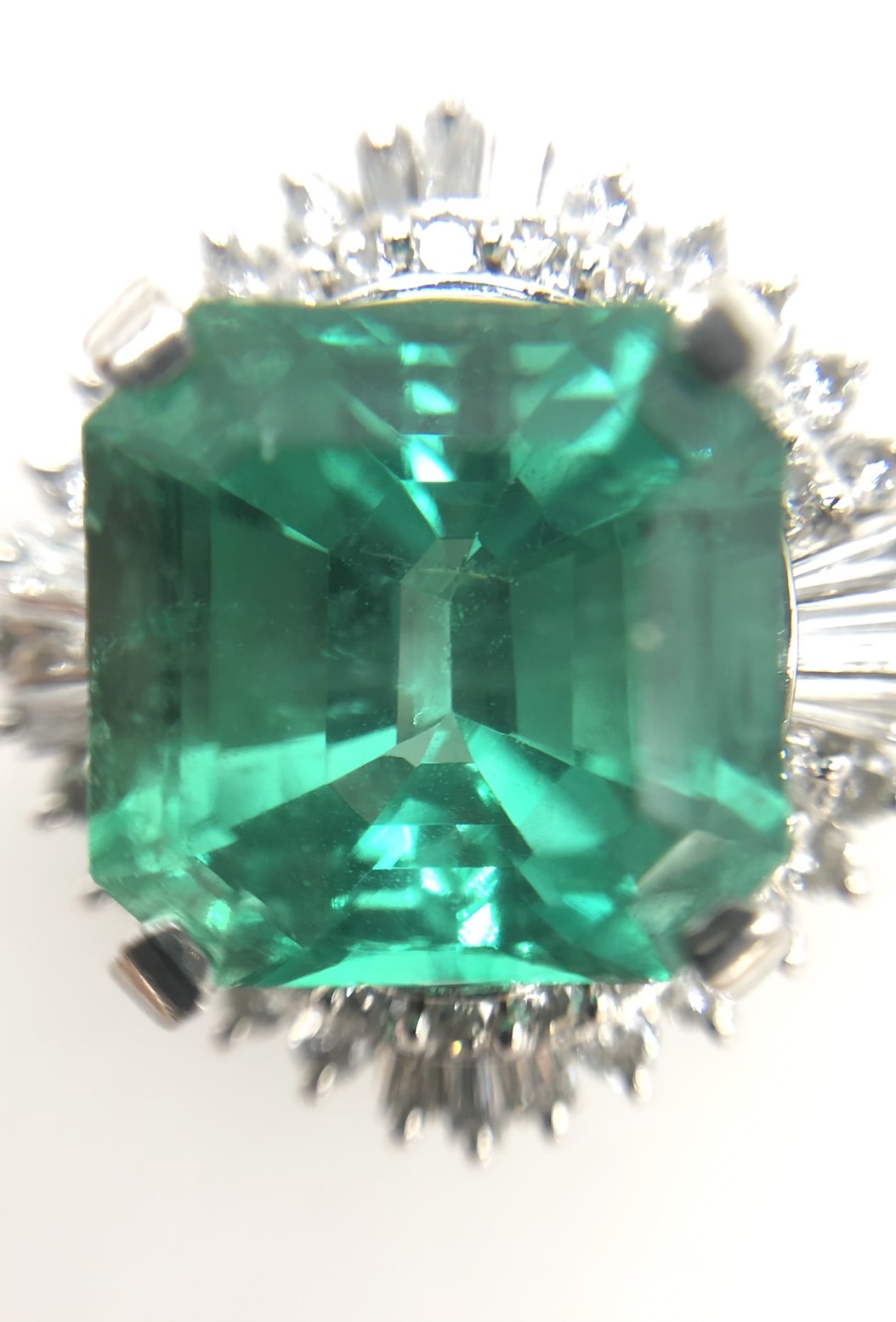 【ZA-16】エメラルドリング