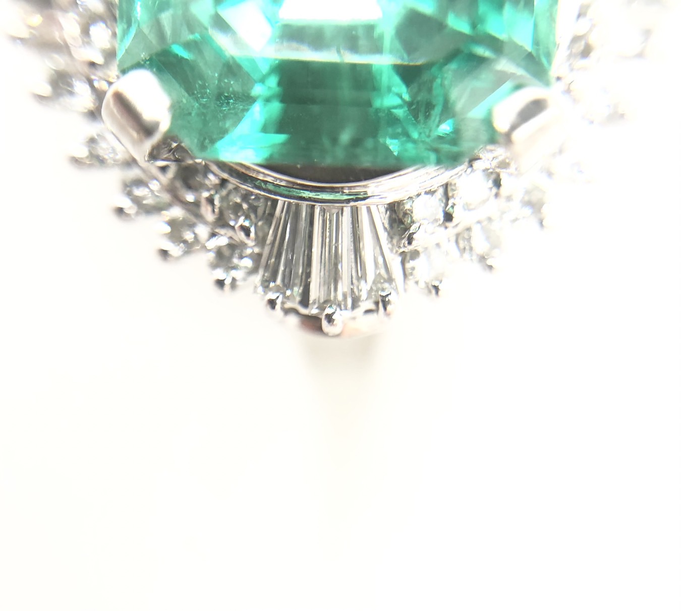 【ZA-16】エメラルドリング