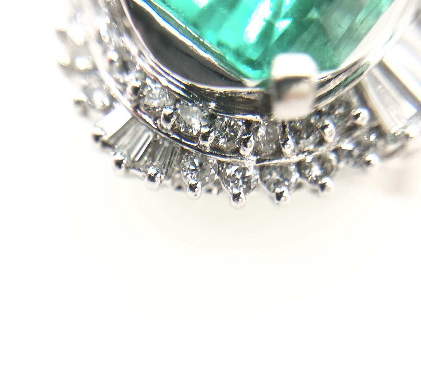 【ZA-16】エメラルドリング