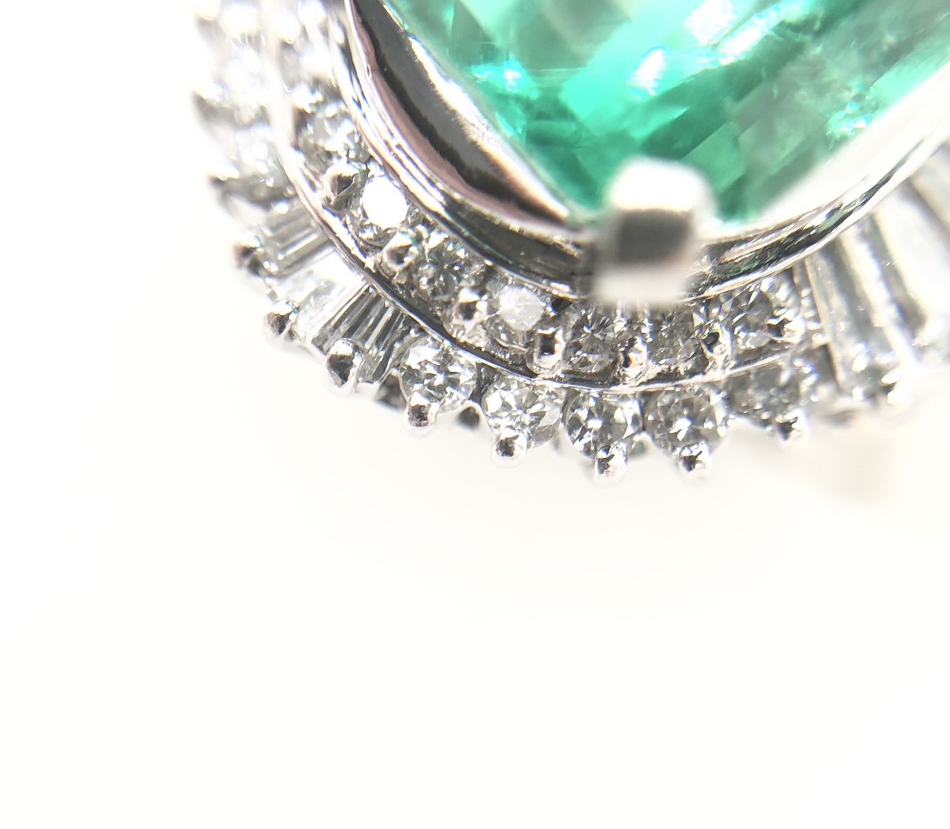 【ZA-16】エメラルドリング