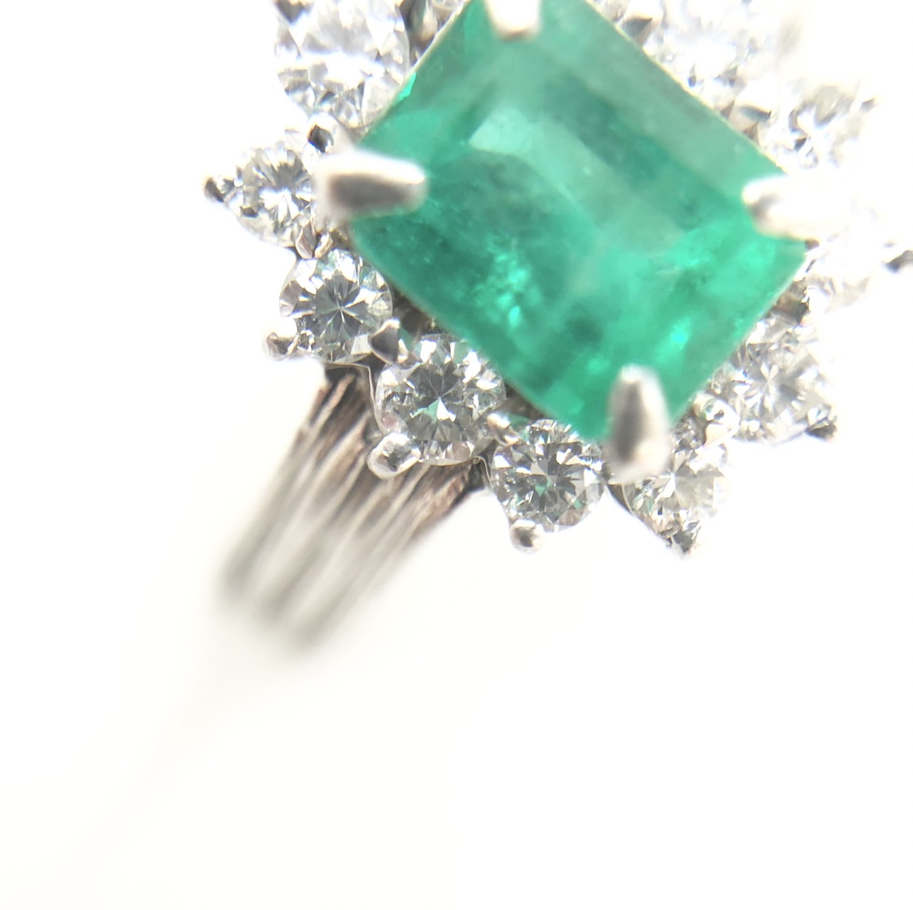 【ZA-24】エメラルドリング