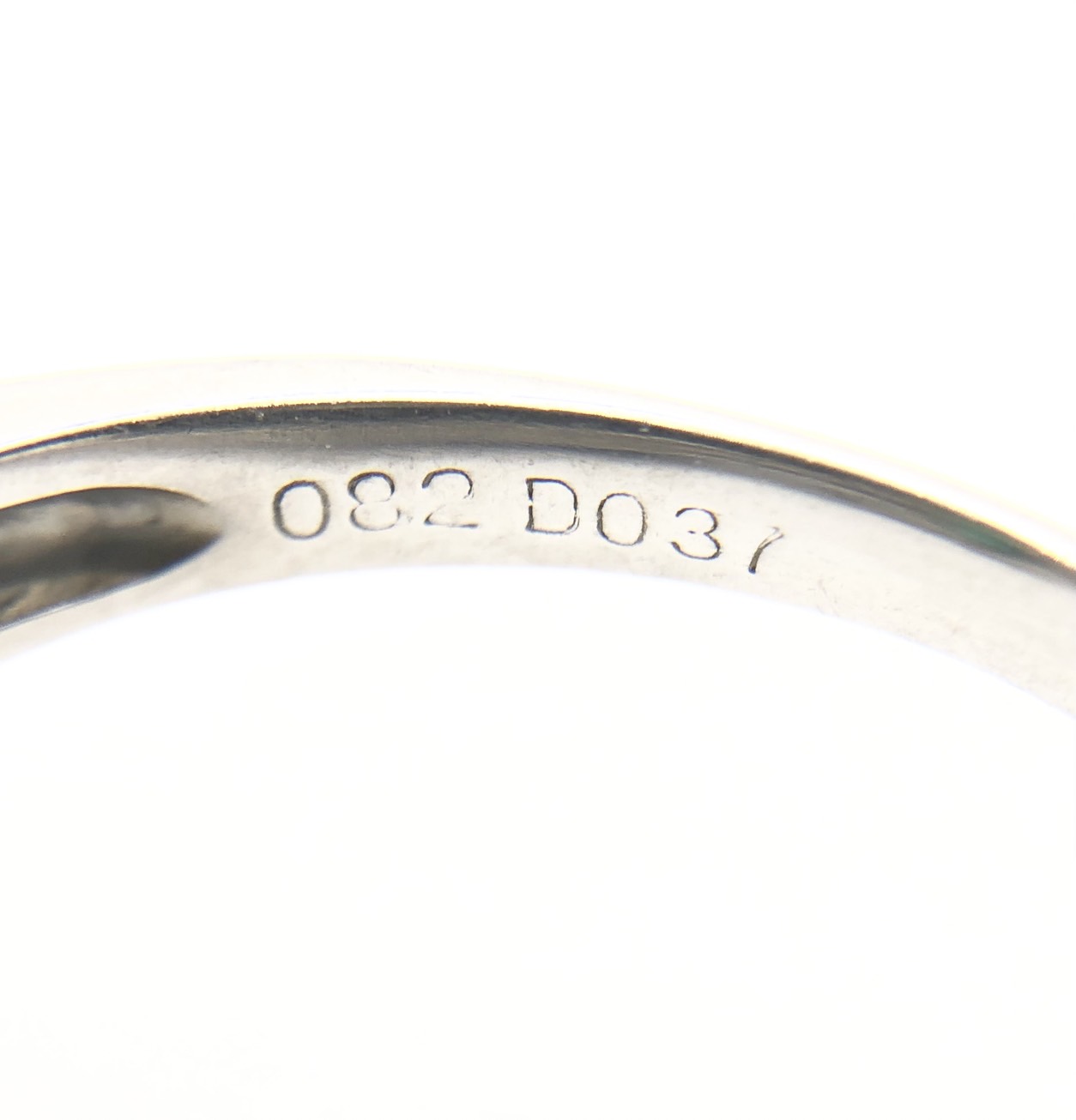 【ZA-24】エメラルドリング