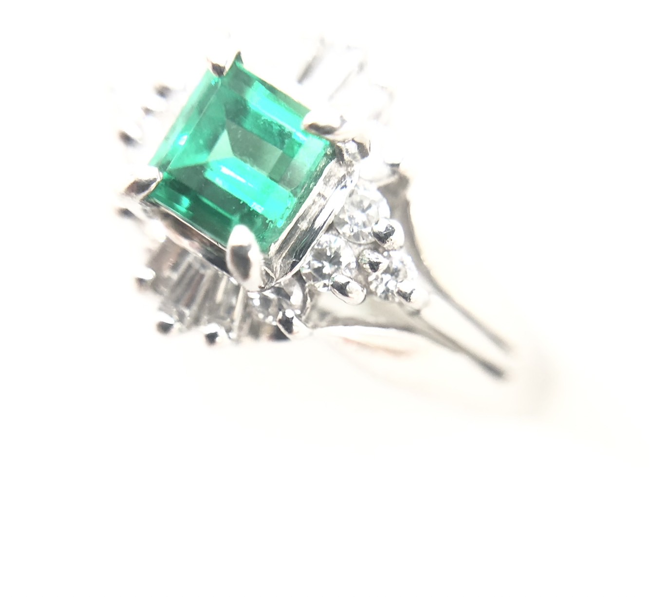 【ZA-26】エメラルドリング