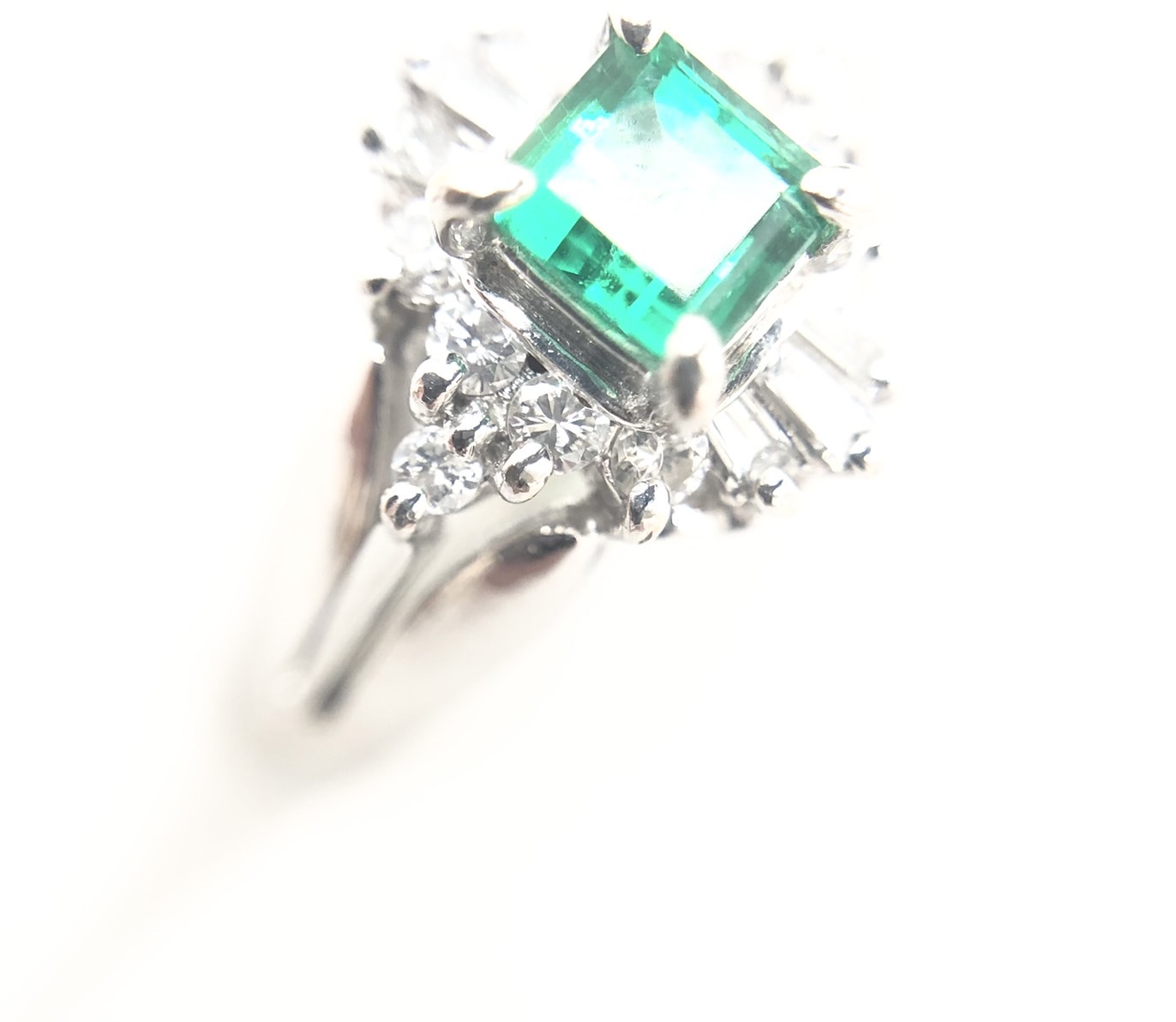 【ZA-26】エメラルドリング