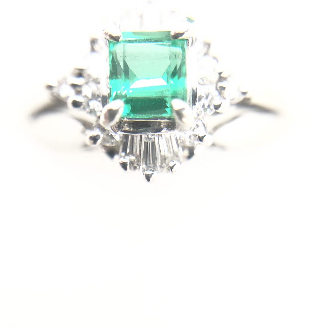 【ZA-26】エメラルドリング